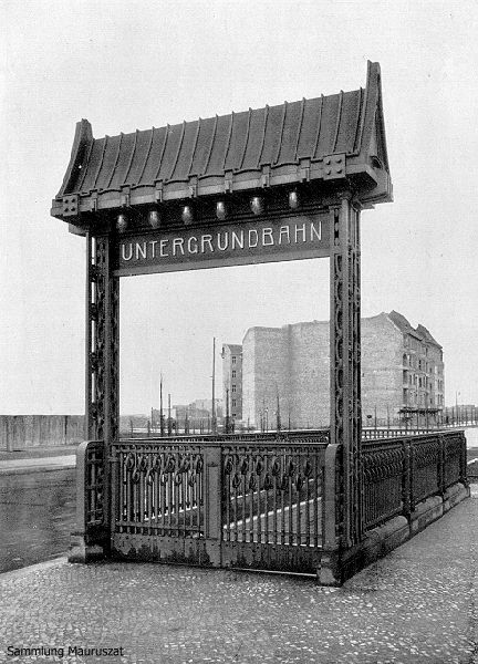 Alfred Grenander, U-Bhf Sophie-Charlotte-Platz, Eingang